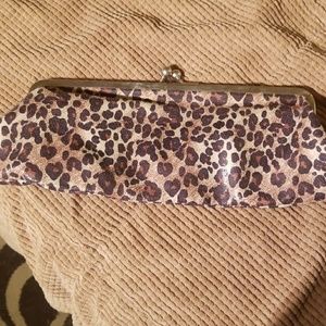 Leopard clutch